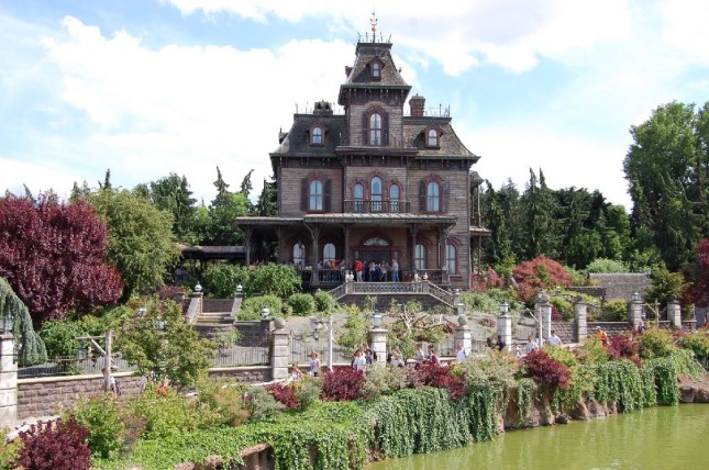 Disneyland Paris - Phanton Maner