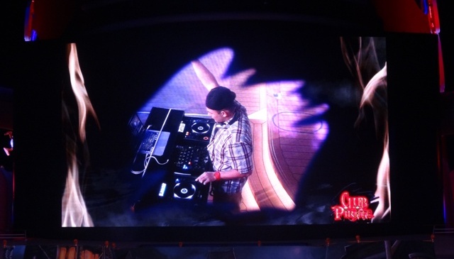 Disney_Cruise_show_dj_1