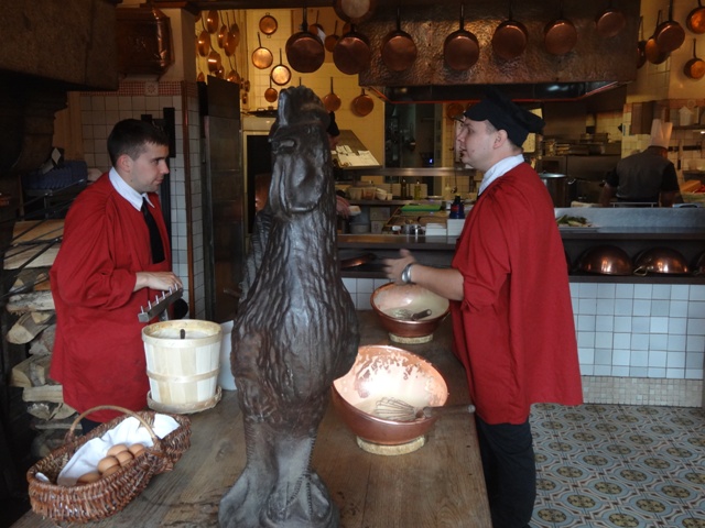 Mont-Saint-Michel_La_Mere_Poulard_2